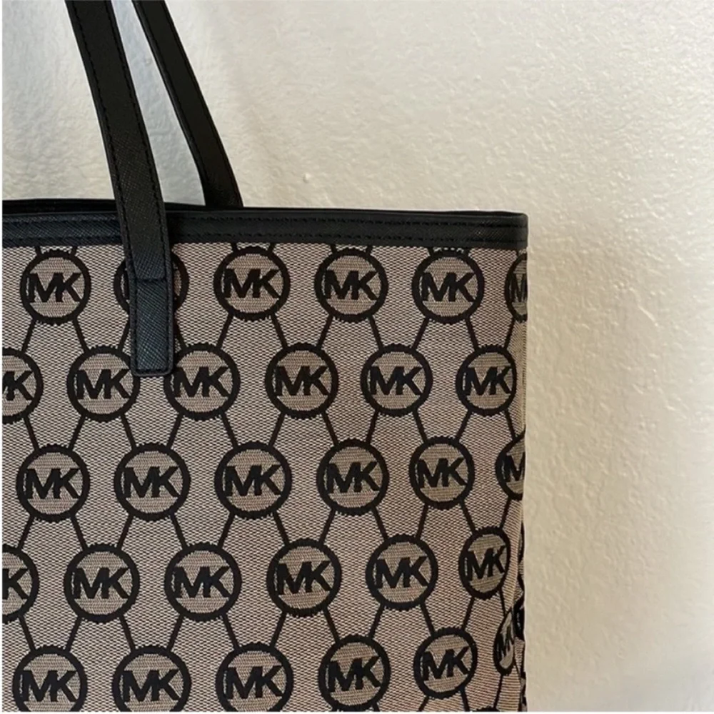 Michael‎ Kors Signature Tote